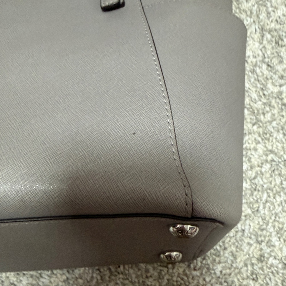 Michael Kors Jet Set Charlotte Saffiano Leather Zip-Top Tote in Grey - Picture 16 of 16
